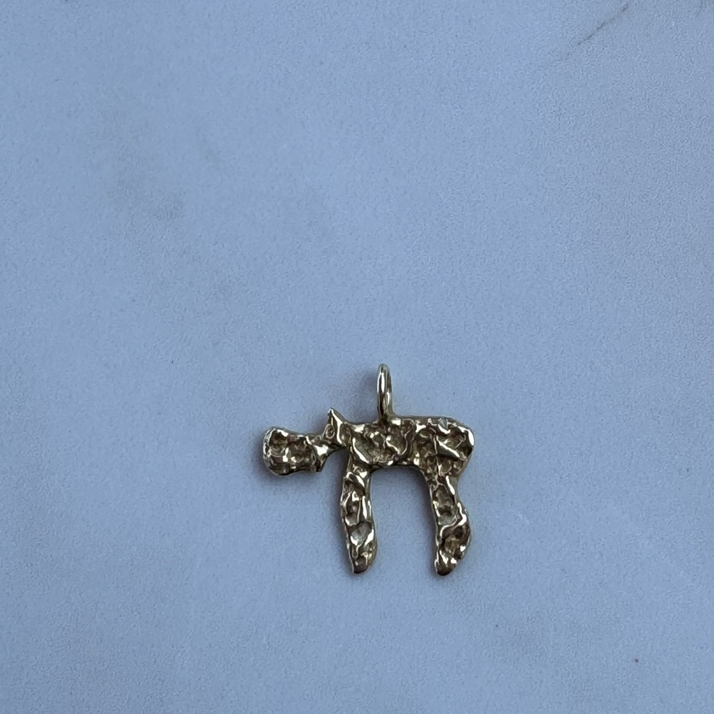 14k Gold Jewish Chai Pendant
